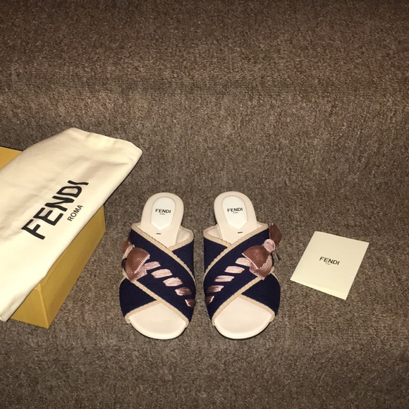 🇮🇹 NWT Authentic FENDI Navy Knit/Leather Sandals - Picture 1 of 8